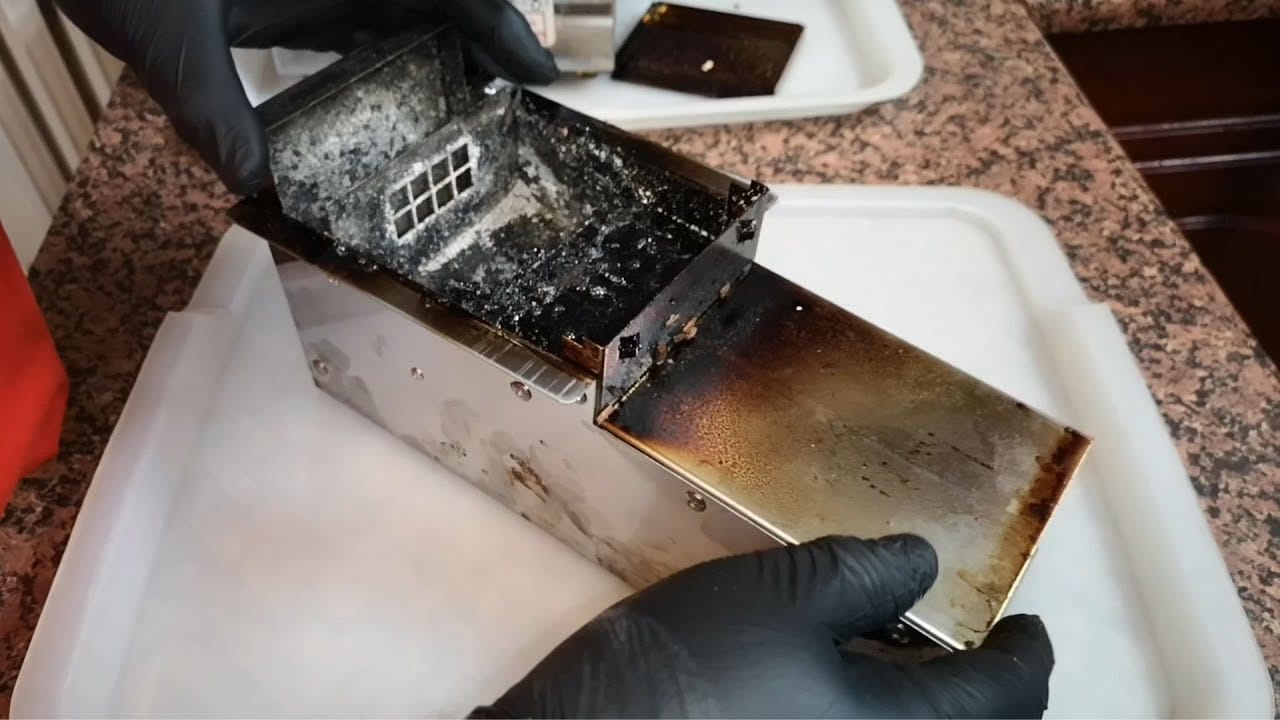 Jak czyścić elementy wędzarni i grilla - Praktyka u Praktyka