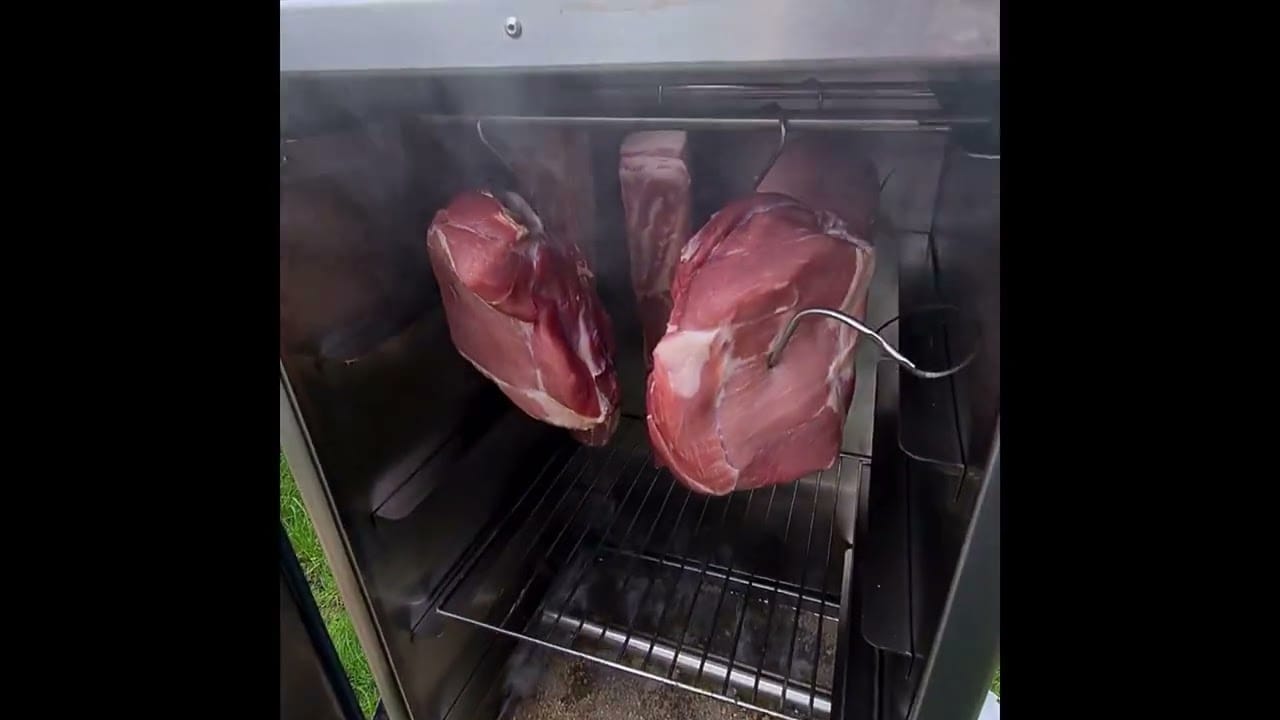 Jak se udí  -  Kaisrův Smokemeistr®  (dýmbox)  v praxi