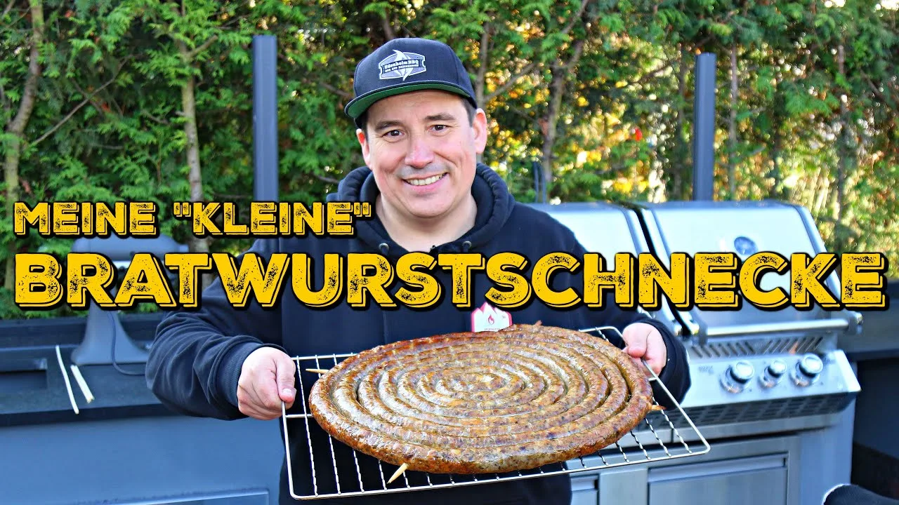 3.5 KG BRATWURSTSCHNECKE - selbst gewurstete und geräucherte mediterrane Cheddar Bratwurst