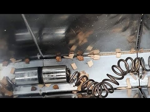 # 21 Oprava spirály na dřevěnou štepku, u výrobníku kouře (elektrická udírna)